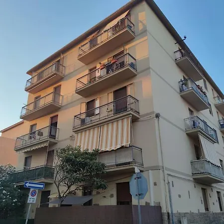 Alghero, Ottimo A 100 M. Dal Mare *